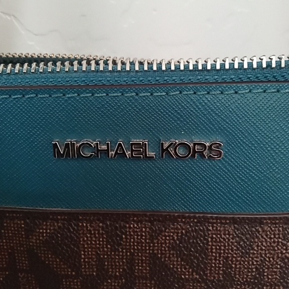 Michael kors purse - Picture 2 of 11